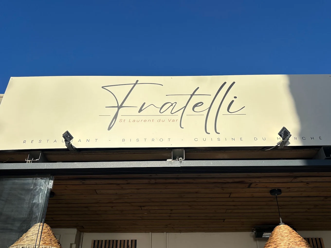 Restaurant Fratelli terrasse et table dressée